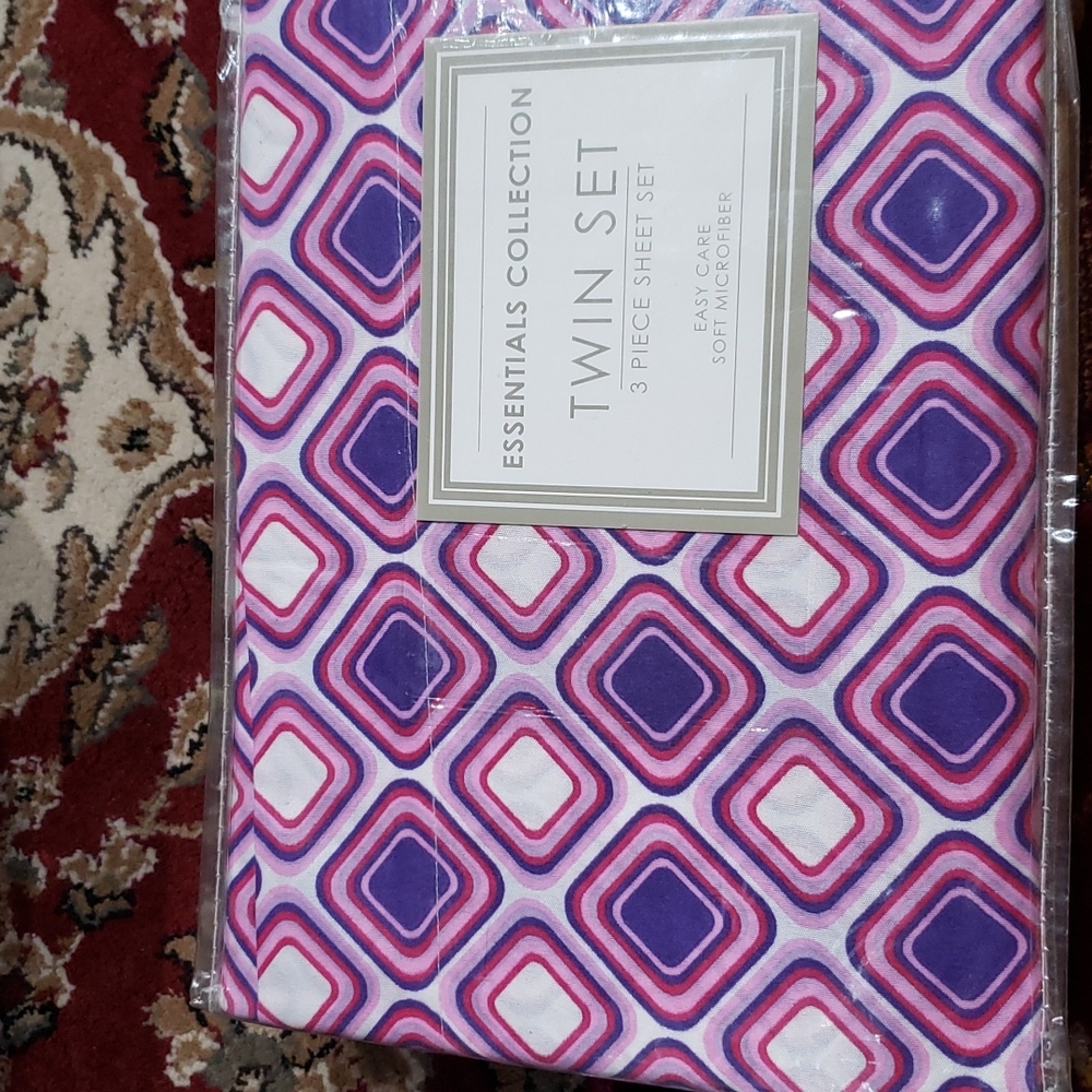 Essentials collection 3 piece twin bed sheet set